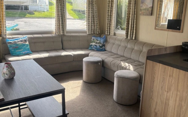 Newquay Bay - 3-bed Caravan - Sleeps 6