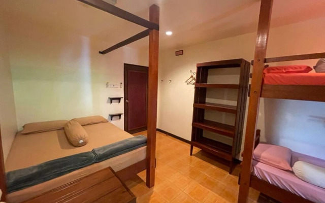 OYO 90368 Jono's Place Guesthouse