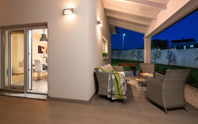 Beautiful Home in Cetinici With Wifi and 3 Bedrooms