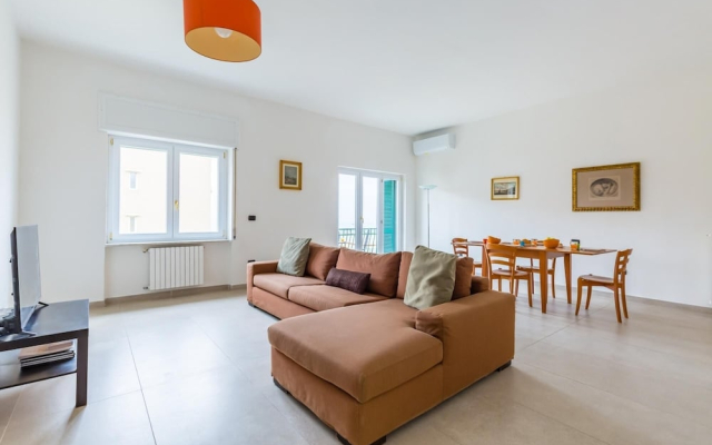 Posillipo Bright Apartment With Parking Space