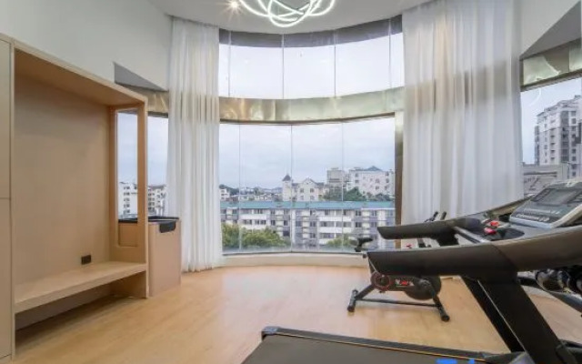 Weike Cinema Hotel (Jingdezhen People's Square Branch)