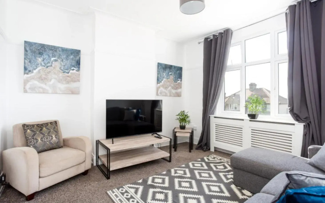 The Woodgrange - 4-Bedroom Apartment