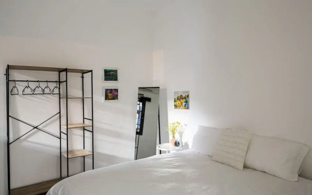 Cozy 2BDR with Parking