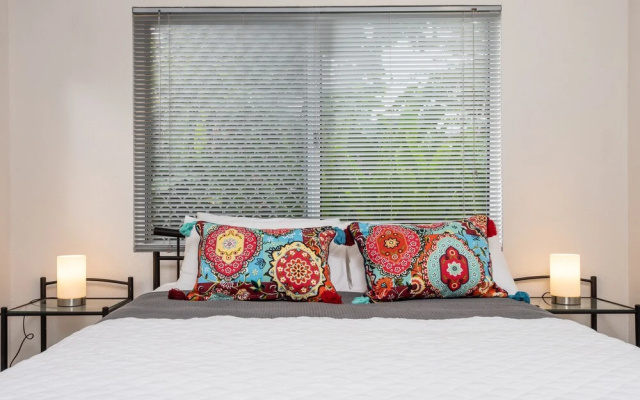 Mango Wood Retreat – Guest Rooms – Cairns