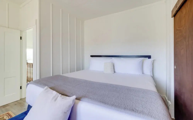 Walk to Beach: Riverside Retreat in Seaside!