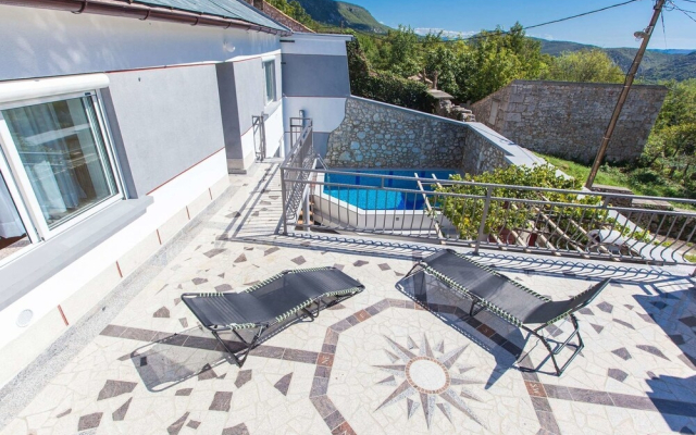 Adorable Holiday Home With Private Pool & Great Terrace