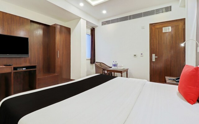 Capital O 2242 Hotel Yuvraj Deluxe