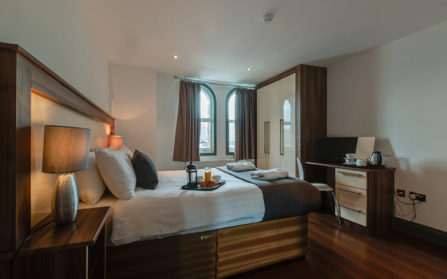 Base Serviced Apartments - Sir Thomas Street