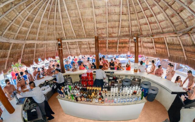 Oh! Cancun On The Beach by Oasis