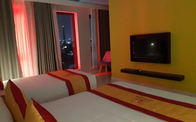The Six Hotel