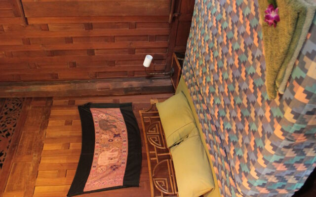 Thai Teak House Garden Homestay