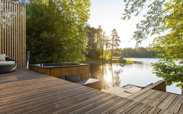 Уникальная Вилла на берегу озера