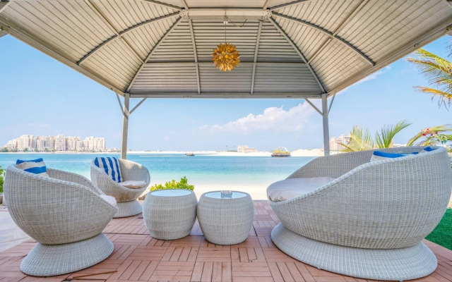 5BR Beach & pool villa in Palm