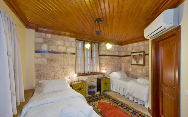 Kaucuk Hotel