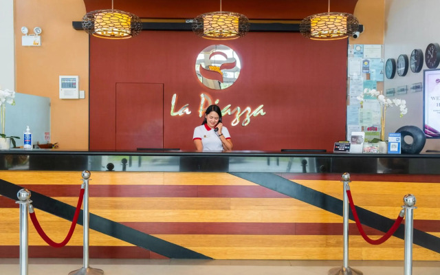 La Piazza Hotel and Convention Center