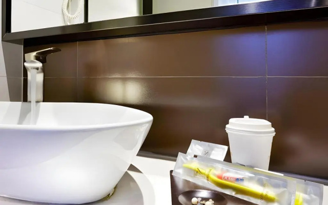 7 Days Premium Wuhan Caidian Square Branch