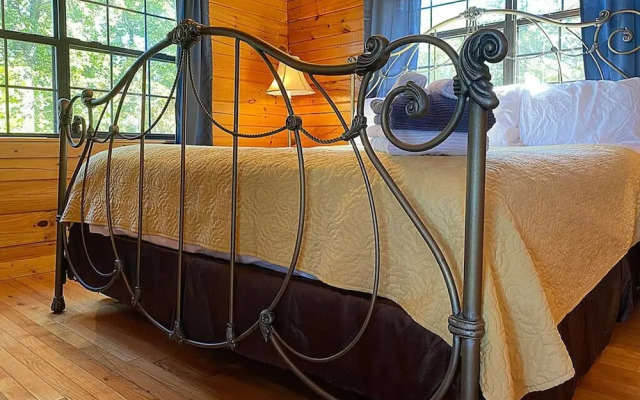 A Stellar 2bed 2bath Minutes to Parkway