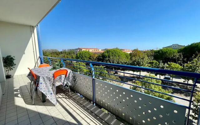 Luminous Flat With Balcony