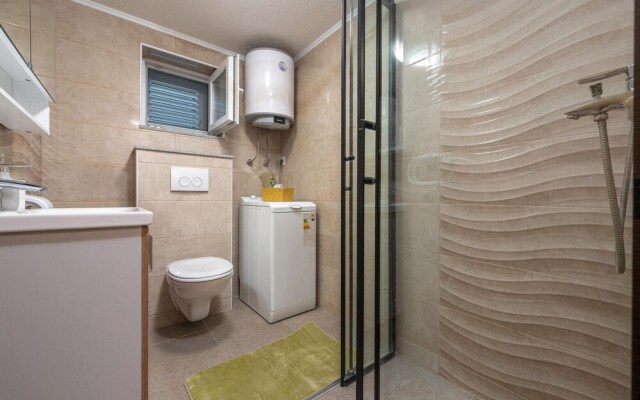 Beautiful Apartment in Petrcane With Wifi and 1 Bedrooms