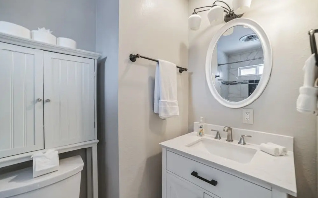 Las Vegas - 5 Mins From The Strip 4 Bedroom Home by RedAwning