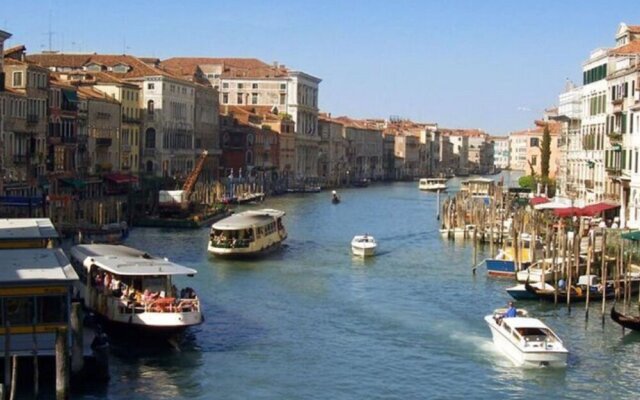 Inviting Apartment In Venice Near Doge's Palace