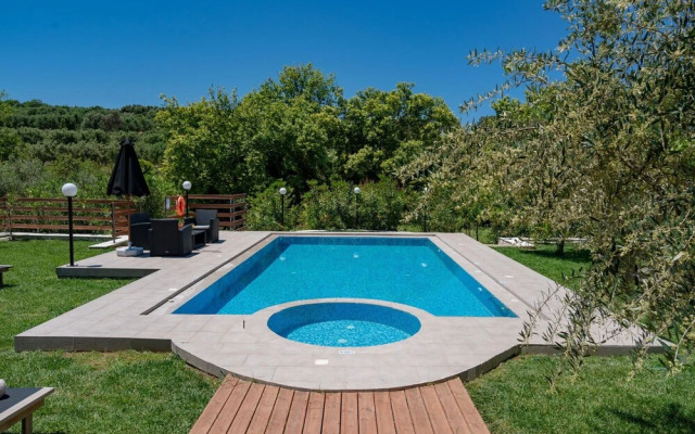 Nostos Villa - 50 m2 pool 2 km from the Beach