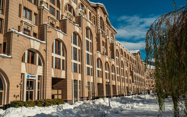 Vremena Goda Apartments on the Vremena Goda embankment
