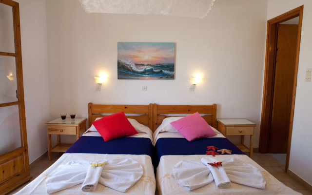 Cyclades Hotel & Studios