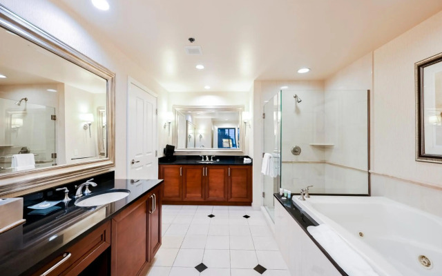StripViewSuites at Signature