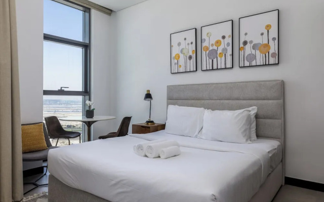 Waves - Stylish 13th-Floor Studio with Top-Notch Amenities