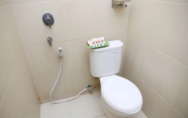 Zamrud Hotel by OYO Rooms