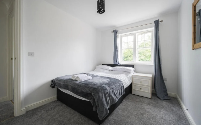 House-sleeps7-parking-garden-sportschannels