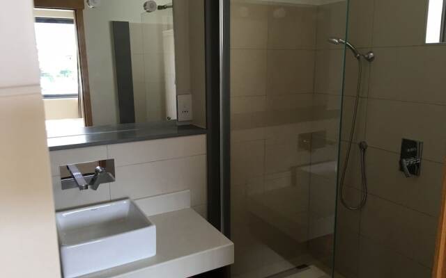 Immaculate Two Beds Luxury Marina Apartment