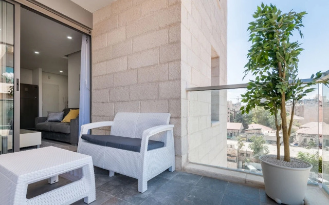 Best Location New Apt Full Amenities