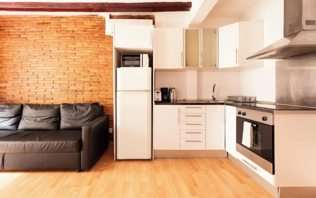 Old Town Apartment With Balcony And Wifi
