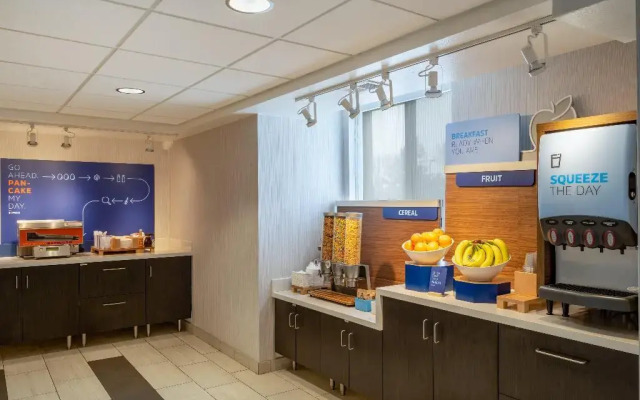 Holiday Inn Express Minneapolis West Plymouth by IHG