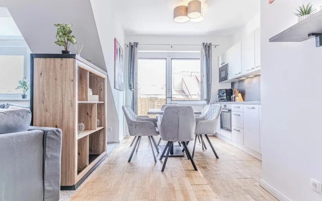 Luxury AC Balcony Apartment City Center