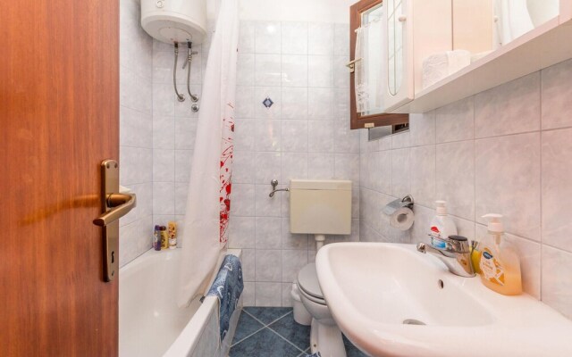 Nice Home in Sukosan With 4 Bedrooms and Wifi