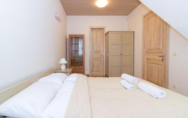 -V66- Apartment, By Cohost