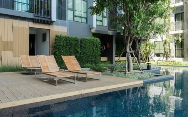 Rhythm Sukhumvit 36-38 by Jummie