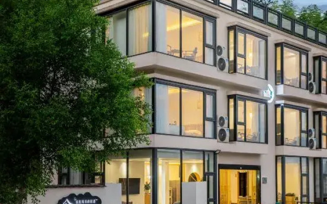 Yunshang Grassland Anji Suxi Landscape Homestay