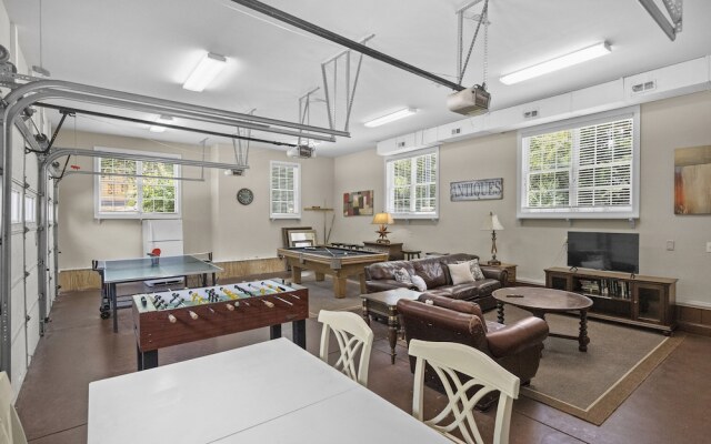 Make a Big Splash in 7BR Lake Norman Home!