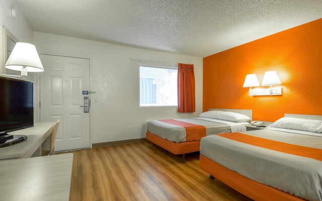 Motel 6 Los Angeles - Norwalk
