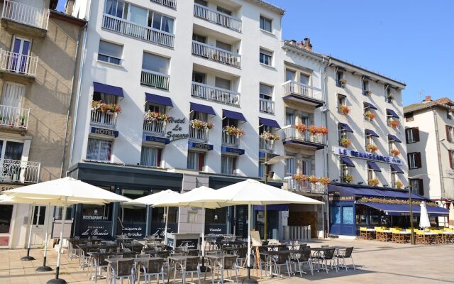 Square Hotel
