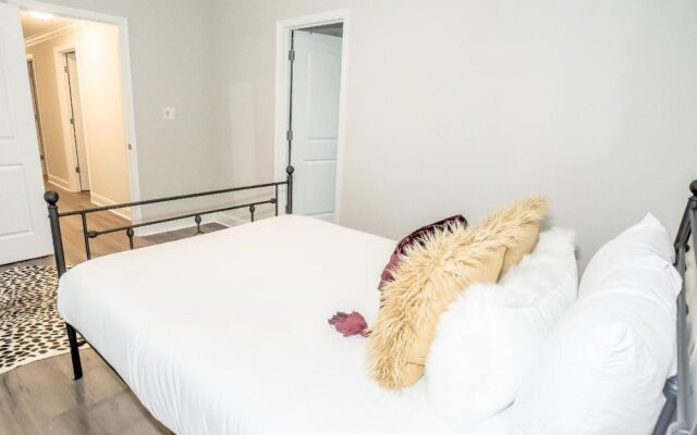 Exquisite Home Near Streetcar & French Quarter!