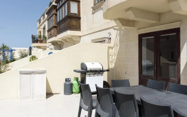 Stunning 4 Bedroom Apart. Near Balluta Bay