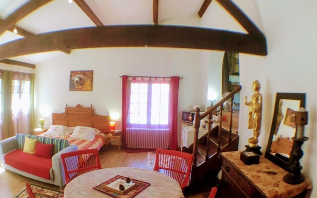 Les Maquinols Estate