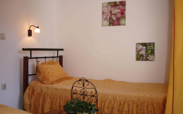Paraliako Hotel