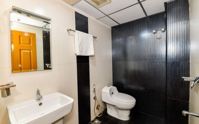 Empire Plaza By OYO Rooms