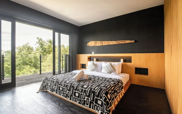 Luxurious 6BR Clifftop Villa, 5 Minutes to Bingin